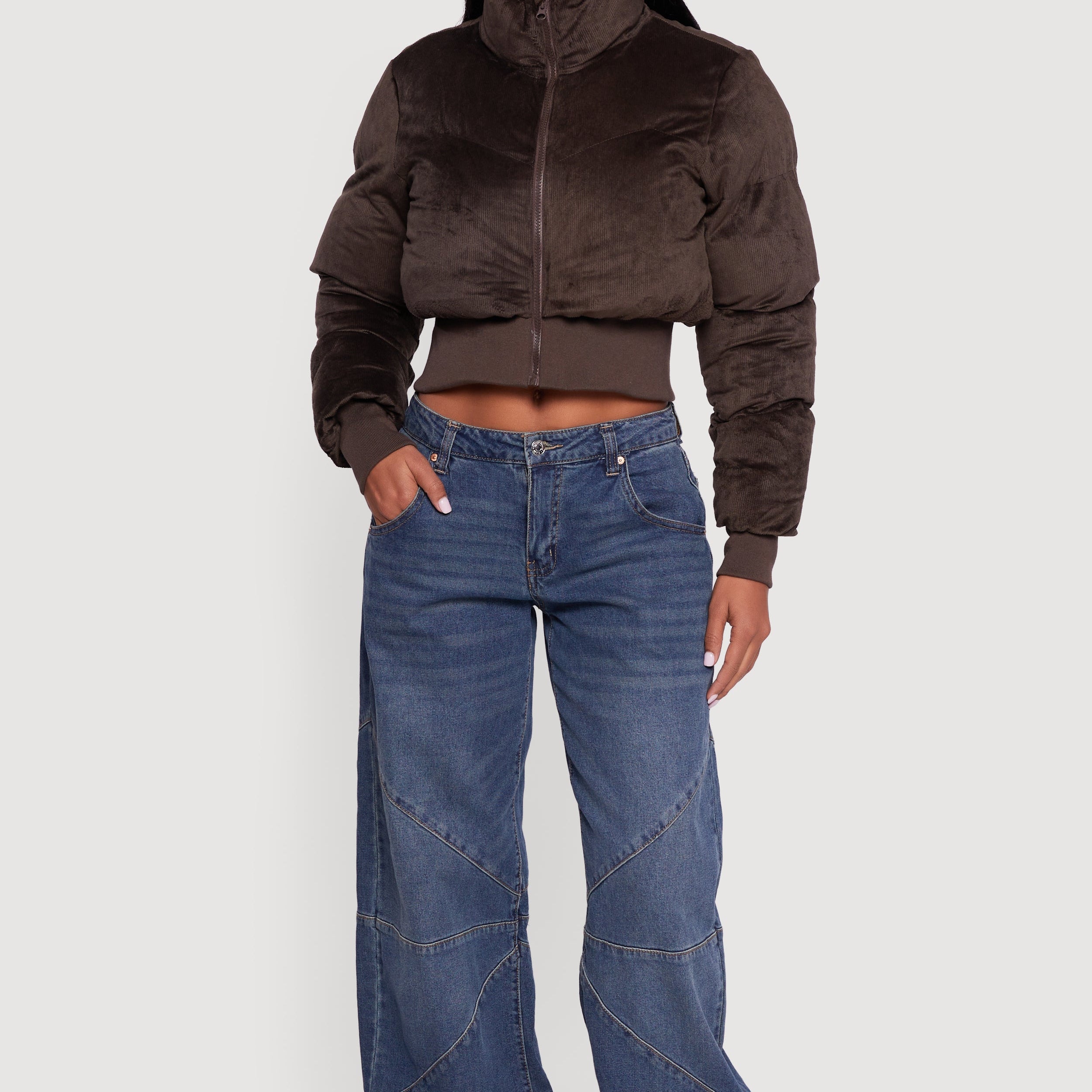 Schwarze Pufferjacke mit luxuriöser Verarbeitung