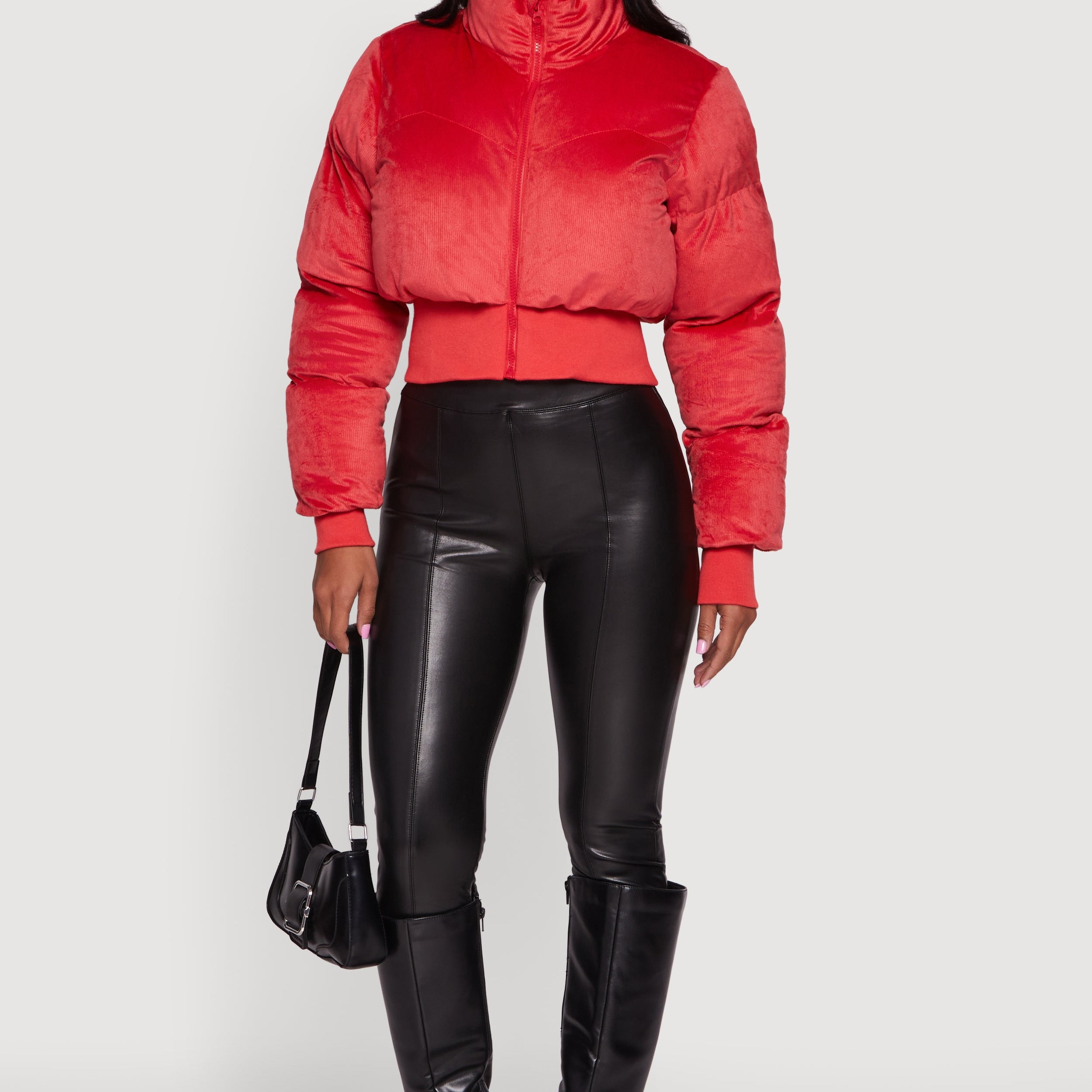 Schwarze Pufferjacke mit luxuriöser Verarbeitung