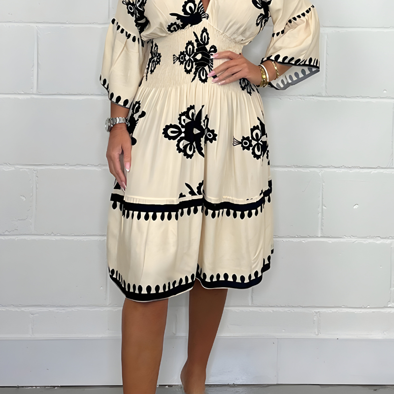 LUNA | Kurzes Boho-Blumenkleid mit schmeichelhaftem Schnitt für einen eleganten Urlaubs- oder Event-Look