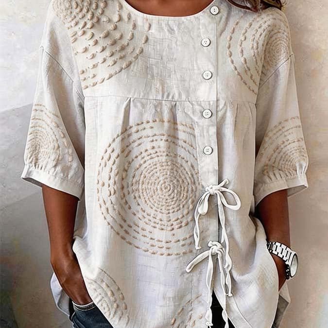 Liva Bluse — Bestickter Leinenstoff mit Schleifendetail