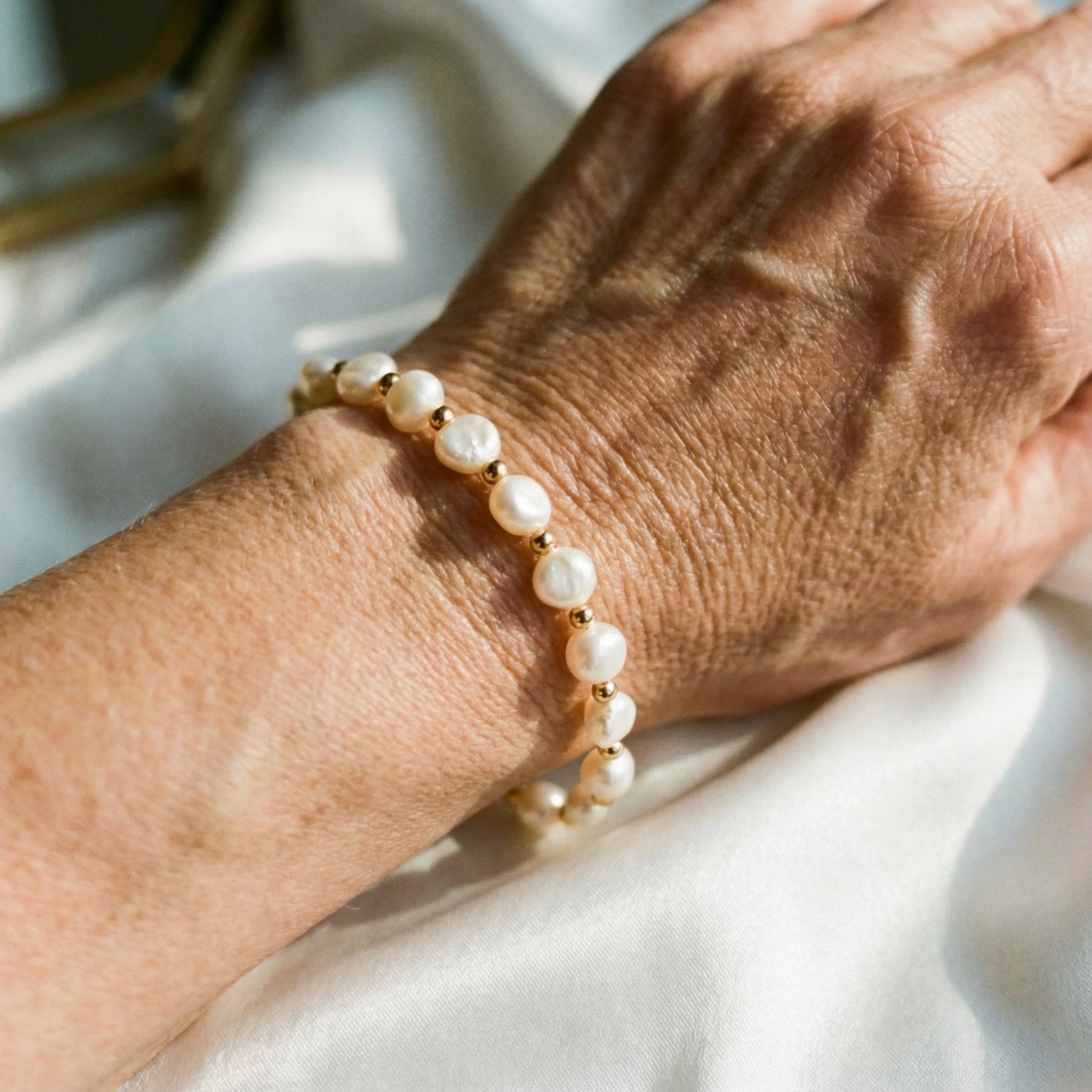 Barok parelarmband met gouden details – Klassieke elegante stijl